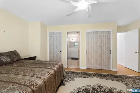 38 Lexington Lane West Milford NJ 07480