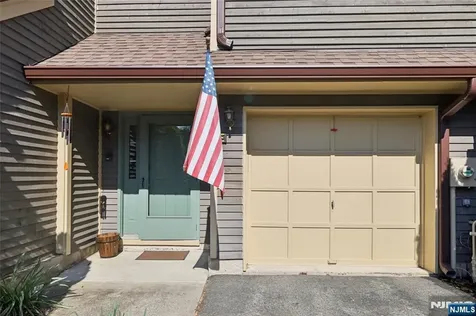 38 Lexington Lane West Milford NJ 07480