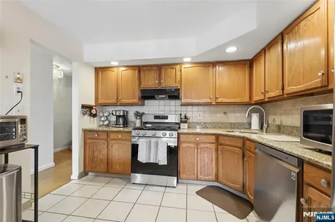 38 Lexington Lane West Milford NJ 07480