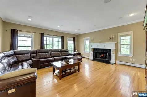 8 Buena Vista Drive Ringwood NJ 07456