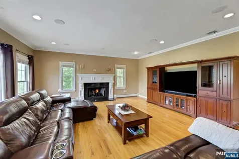 8 Buena Vista Drive Ringwood NJ 07456