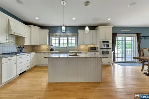 8 Buena Vista Drive Ringwood NJ 07456