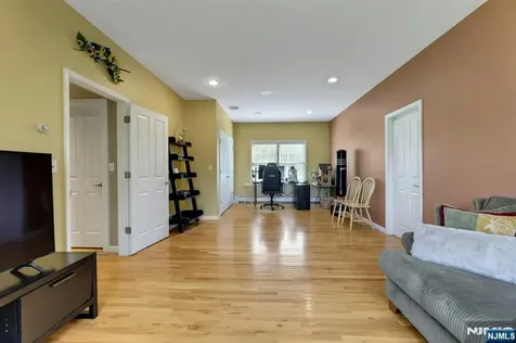 8 Buena Vista Drive Ringwood NJ 07456