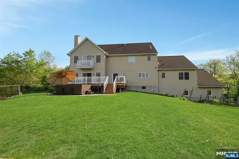8 Buena Vista Drive Ringwood NJ 07456