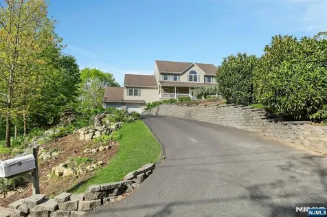 8 Buena Vista Drive Ringwood NJ 07456