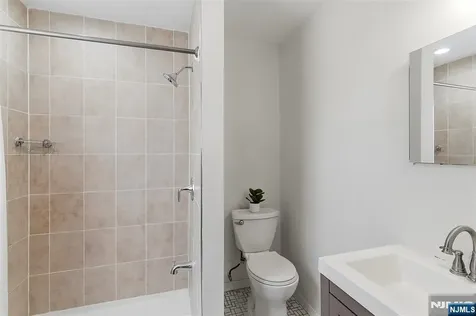 45 Avenue B Lodi NJ 07644