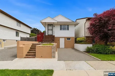45 Avenue B Lodi NJ 07644