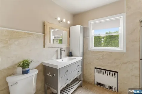 45 Avenue B Lodi NJ 07644