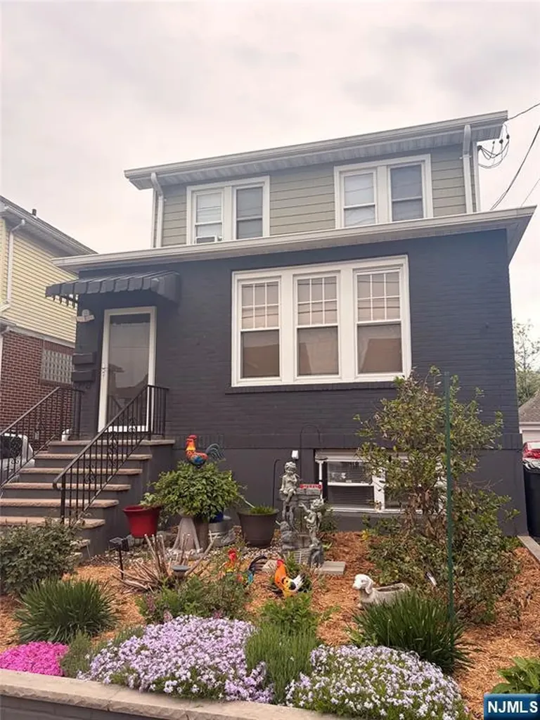 32 Hamilton Avenue Fairview NJ 07022