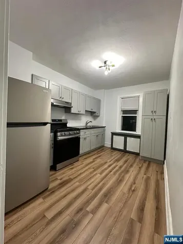 32 Hamilton Avenue Fairview NJ 07022