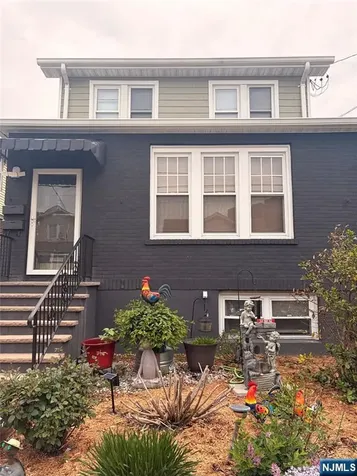 32 Hamilton Avenue Fairview NJ 07022