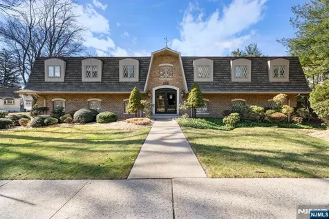 135 County Road Cresskill NJ 07626