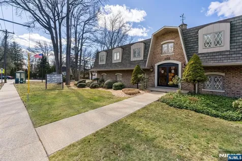 135 County Road Cresskill NJ 07626