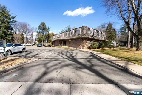 135 County Road Cresskill NJ 07626