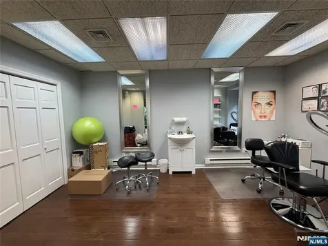135 County Road Cresskill NJ 07626