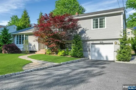 34 Eastbrook Drive River Edge NJ 07661
