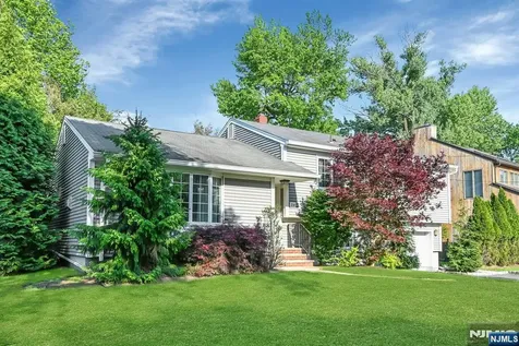 34 Eastbrook Drive River Edge NJ 07661