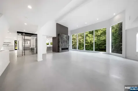 1 Lambs Lane Cresskill NJ 07626