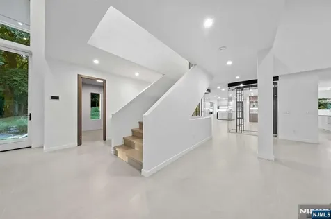 1 Lambs Lane Cresskill NJ 07626