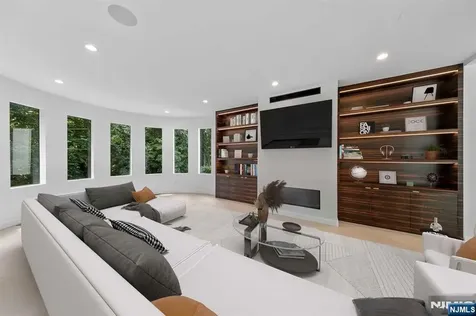 1 Lambs Lane Cresskill NJ 07626