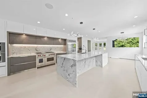 1 Lambs Lane Cresskill NJ 07626