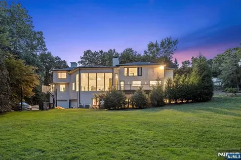 1 Lambs Lane Cresskill NJ 07626