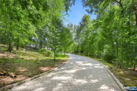 1 Lambs Lane Cresskill NJ 07626