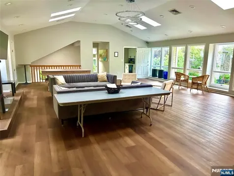 504 Windsor Drive Palisades Park NJ 07650