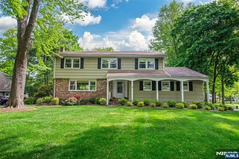 102 Robertson Drive Wyckoff NJ 07481