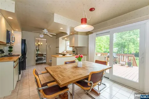 102 Robertson Drive Wyckoff NJ 07481