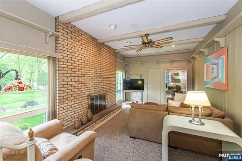 102 Robertson Drive Wyckoff NJ 07481
