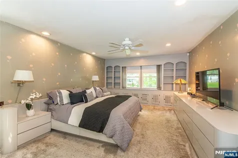 102 Robertson Drive Wyckoff NJ 07481