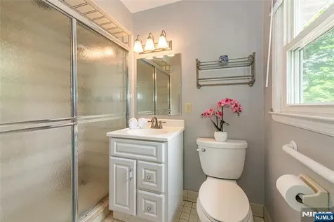 102 Robertson Drive Wyckoff NJ 07481