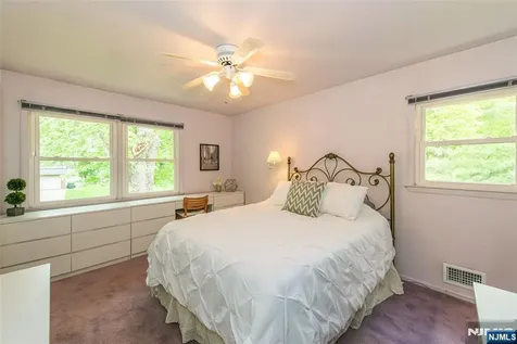 102 Robertson Drive Wyckoff NJ 07481