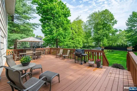 102 Robertson Drive Wyckoff NJ 07481