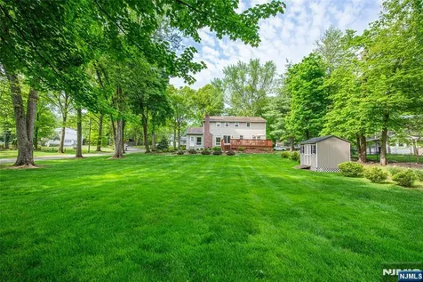 102 Robertson Drive Wyckoff NJ 07481