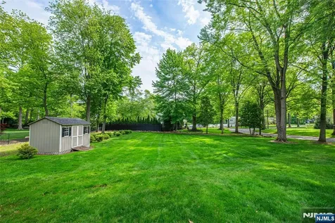 102 Robertson Drive Wyckoff NJ 07481