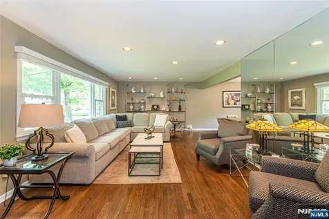 102 Robertson Drive Wyckoff NJ 07481