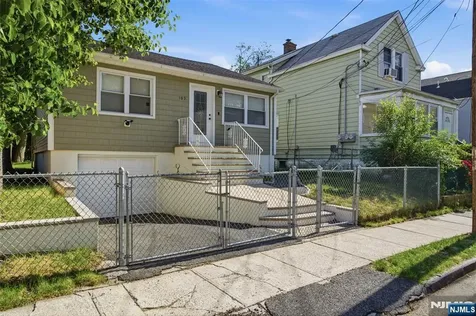 103 Berkshire Place Irvington NJ 07111