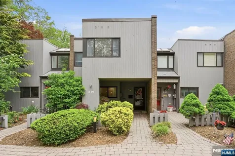 219 Pond Terrace Twp Of Washington NJ 07676