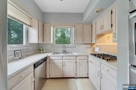 52 Passaic Avenue Livingston NJ 07039