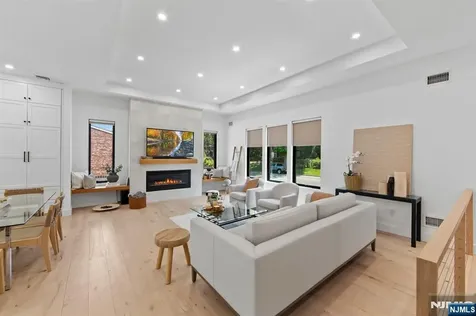 284 Castle Drive Englewood Cliffs NJ 07632