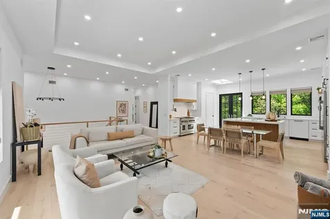 284 Castle Drive Englewood Cliffs NJ 07632