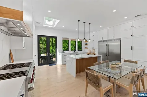284 Castle Drive Englewood Cliffs NJ 07632