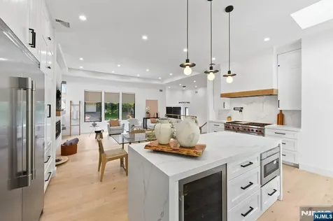 284 Castle Drive Englewood Cliffs NJ 07632