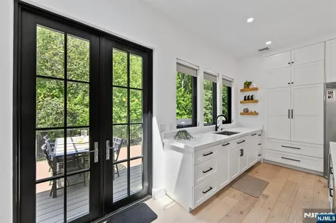 284 Castle Drive Englewood Cliffs NJ 07632