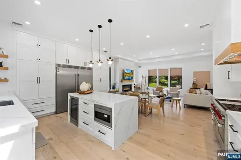 284 Castle Drive Englewood Cliffs NJ 07632
