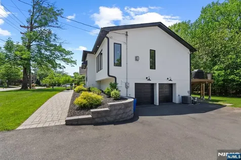284 Castle Drive Englewood Cliffs NJ 07632