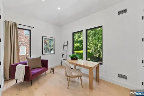 284 Castle Drive Englewood Cliffs NJ 07632