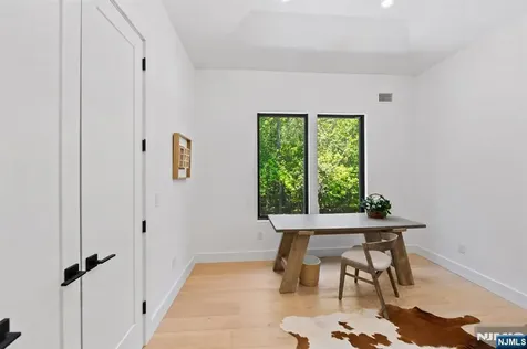 284 Castle Drive Englewood Cliffs NJ 07632